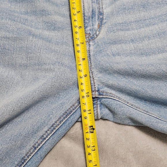 American Eagle Super High Rise Straight Mom Jean Light Wash Size 4R Raw Hem - Picture 5 of 10